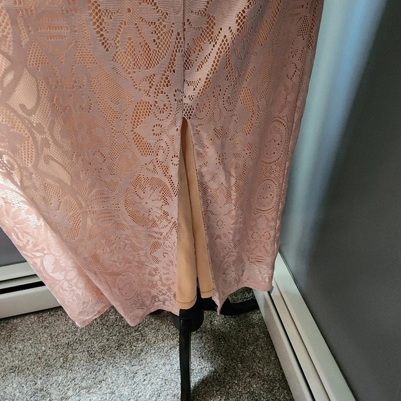 *NWT* Dress the Population Zahra Lace Slit Midi Dress - Picture 4 of 6